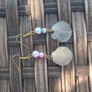Shell earrings